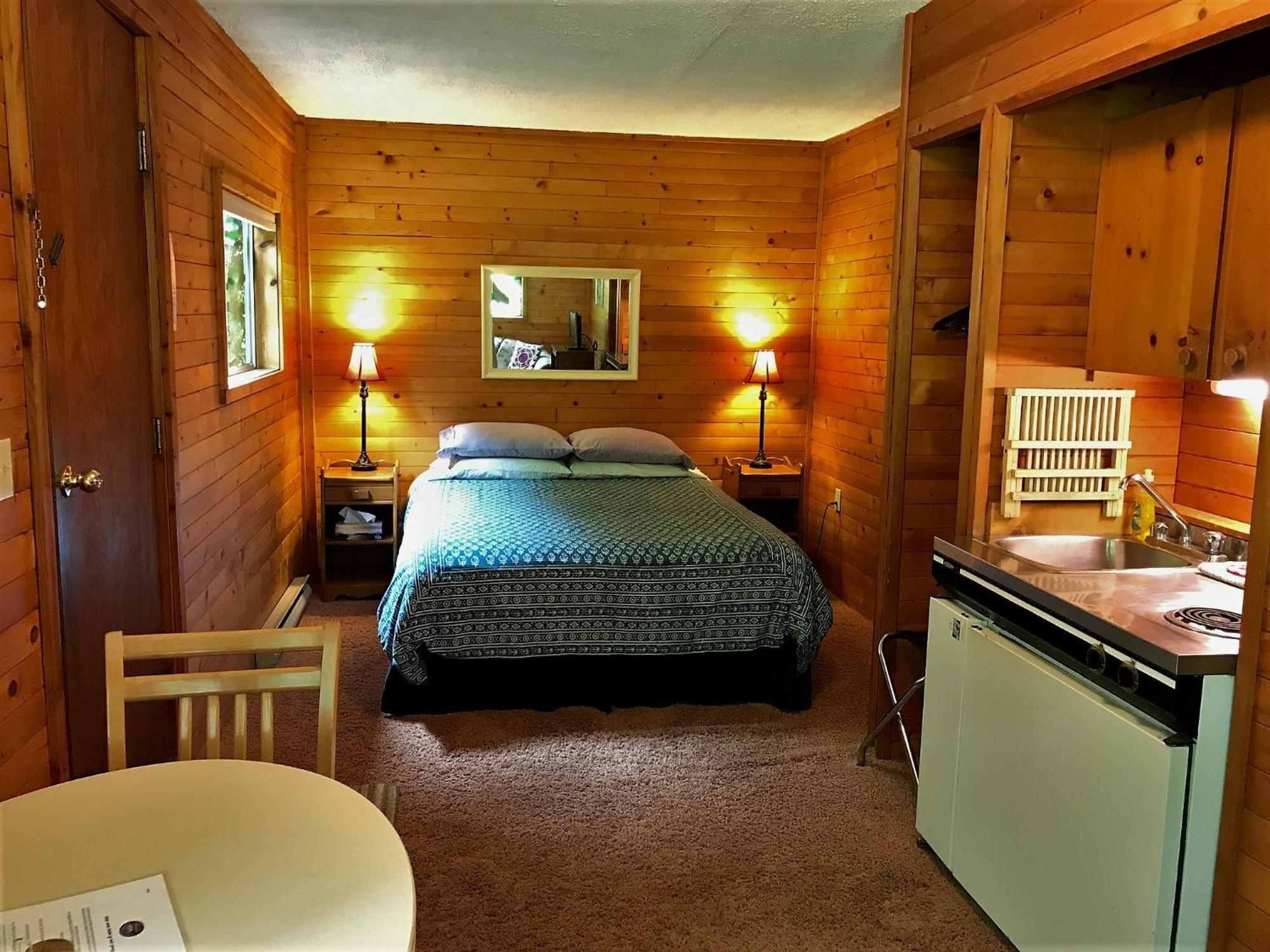 Driftwood Village Cottages Sturdies Bay Buitenkant foto