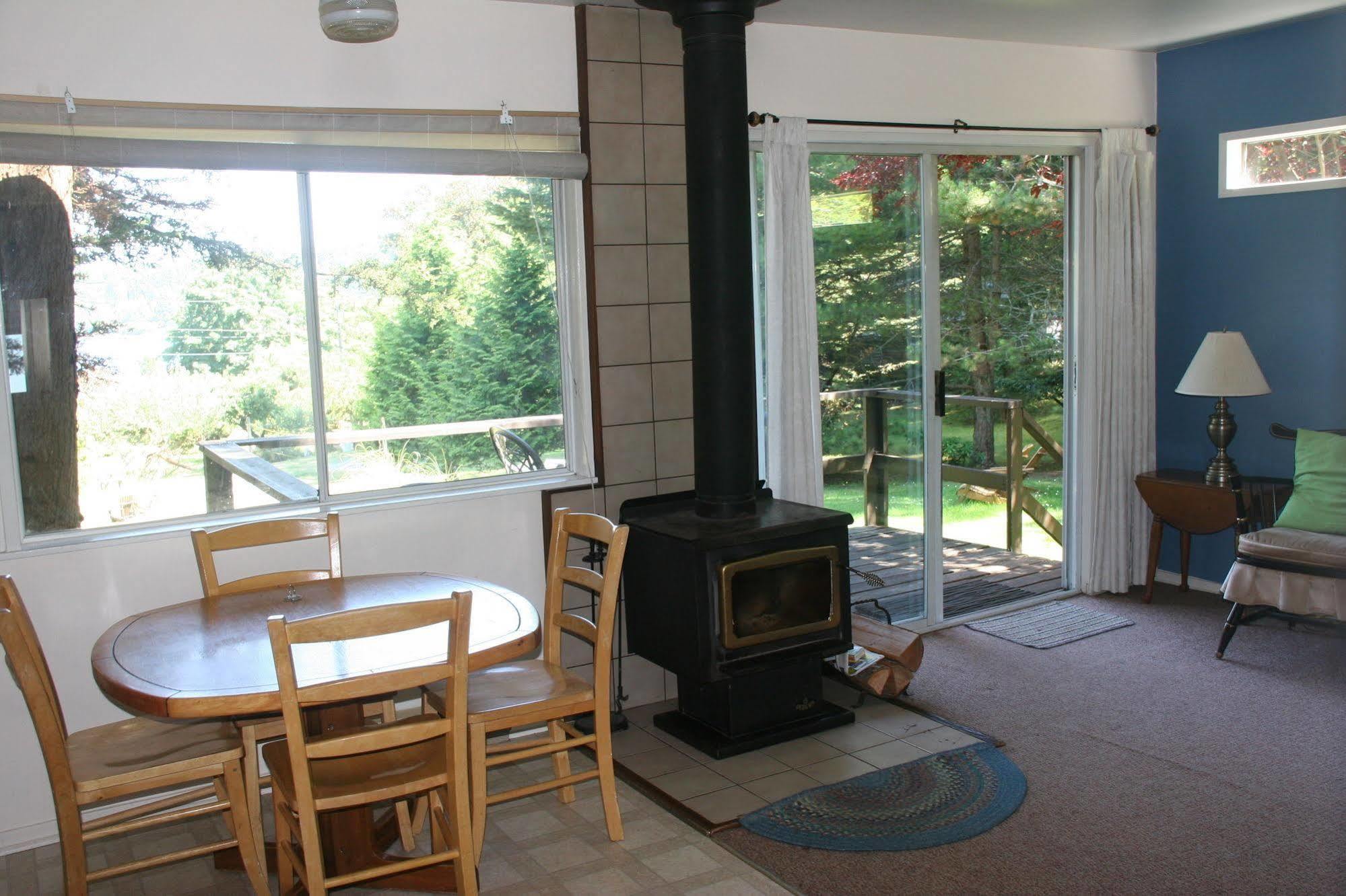 Driftwood Village Cottages Sturdies Bay Buitenkant foto