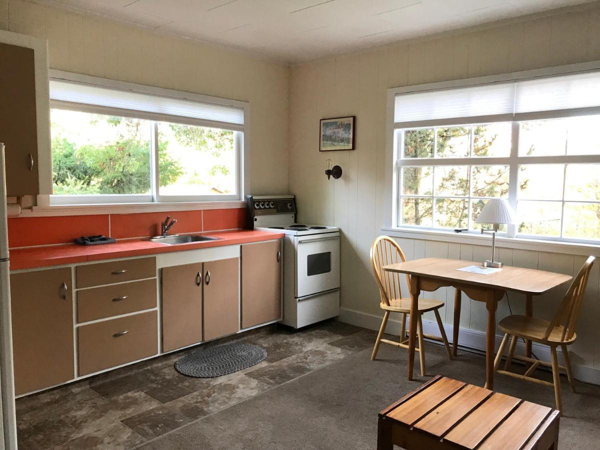 Driftwood Village Cottages Sturdies Bay Buitenkant foto